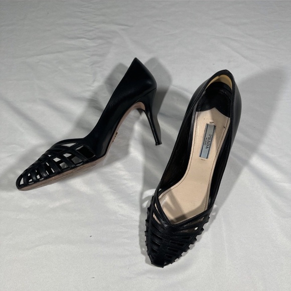 PRADA [ 39.5 39½ ]‎ Leather Cut Out Pumps in Black - Picture 1 of 16